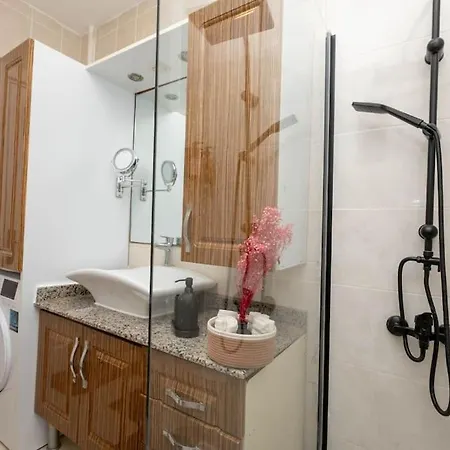 3-bedroom Spacious Flat With Seaview شقة