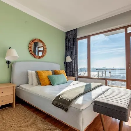 3-bedroom Spacious Flat With Seaview شقة