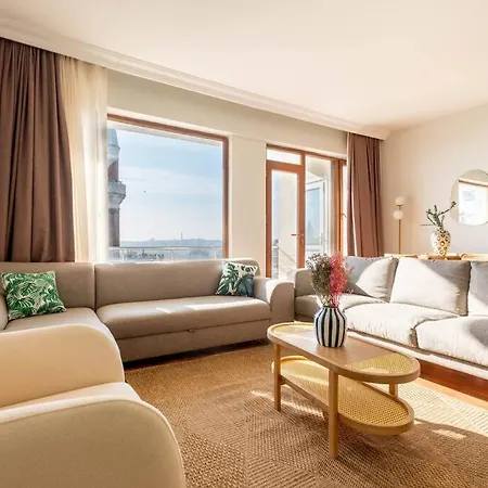 3-bedroom Spacious Flat With Seaview شقة *