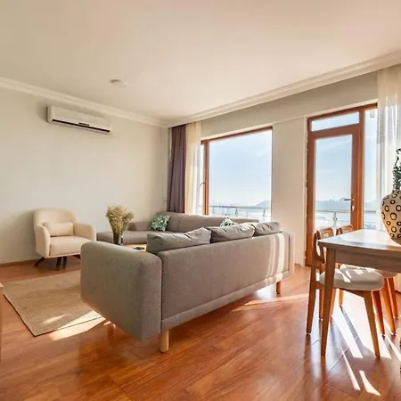 3-bedroom Spacious Flat With Seaview