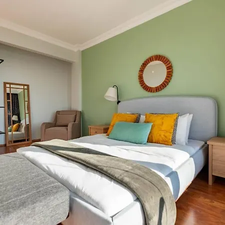 3-bedroom Spacious Flat With Seaview Lejlighed
